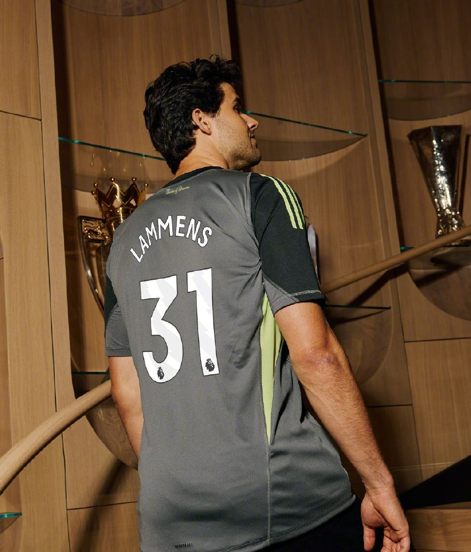 包含凯恩回归赛场，大胜首场状态亮眼，巴塞罗那观众沸腾！的词条